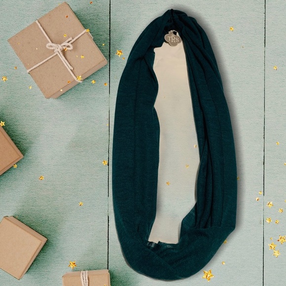 Loop Scarf - Picture 2 of 3